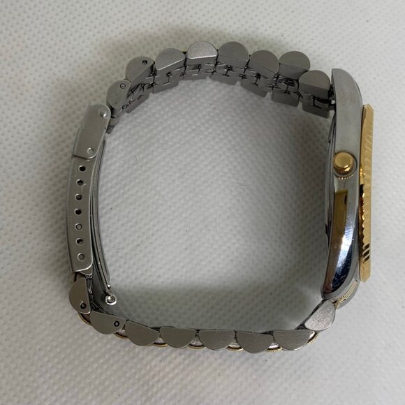 Jostens men classic date watch gold silver tone 36mm  Roman indices running - Picture 8 of 8